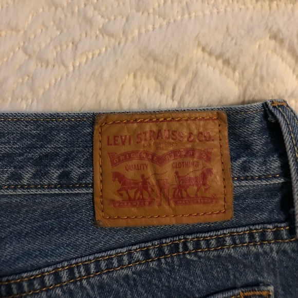 Levi’s Denim Skirt - Picture 3 of 4